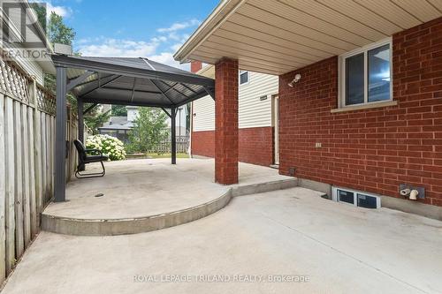 954 Chippewa Drive, London East (East D), ON - Outdoor With Exterior