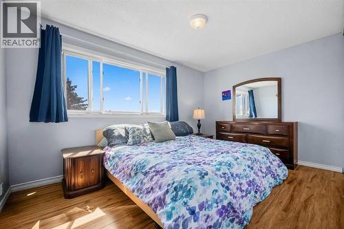 Large Primary bedroom - 80, 1055 72 Avenue Nw, Calgary, AB - Indoor Photo Showing Bedroom