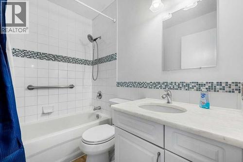 Upstairs full bathroom - 80, 1055 72 Avenue Nw, Calgary, AB - Indoor Photo Showing Bathroom