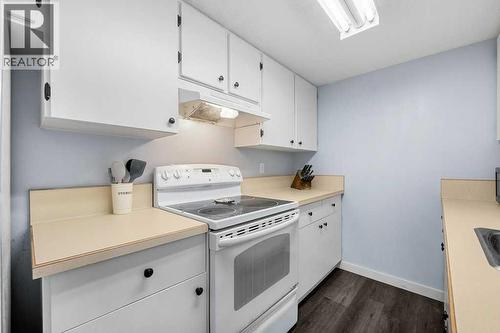 80, 1055 72 Avenue Nw, Calgary, AB - Indoor Photo Showing Kitchen