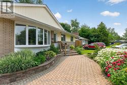 27 ILKLEY CRESCENT Ottawa, ON K2G 0W6
