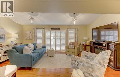 555 Chablis Drive Unit# 12, Waterloo, ON - Indoor Photo Showing Living Room