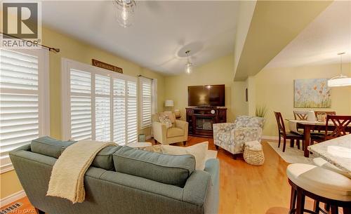 555 Chablis Drive Unit# 12, Waterloo, ON - Indoor Photo Showing Living Room
