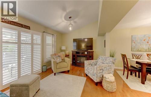 555 Chablis Drive Unit# 12, Waterloo, ON - Indoor Photo Showing Living Room