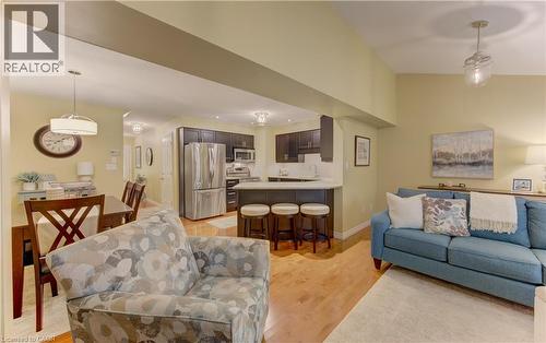 555 Chablis Drive Unit# 12, Waterloo, ON - Indoor Photo Showing Living Room