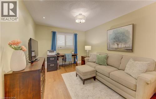 555 Chablis Drive Unit# 12, Waterloo, ON - Indoor Photo Showing Living Room
