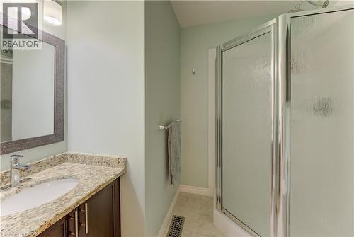 555 Chablis Drive Unit# 12, Waterloo, ON - Indoor Photo Showing Bathroom