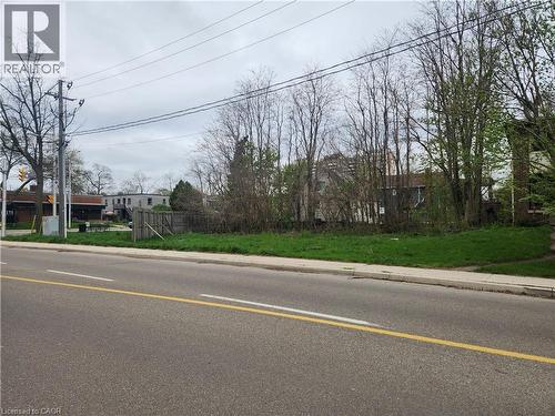 Image quality insufficient for description - 685 Brant Street, Burlington, ON 