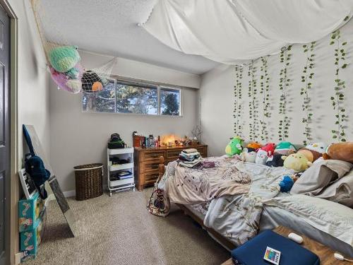 948 Ryan Place, Kamloops, BC - Indoor Photo Showing Bedroom