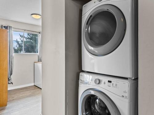 948 Ryan Place, Kamloops, BC - Indoor Photo Showing Laundry Room
