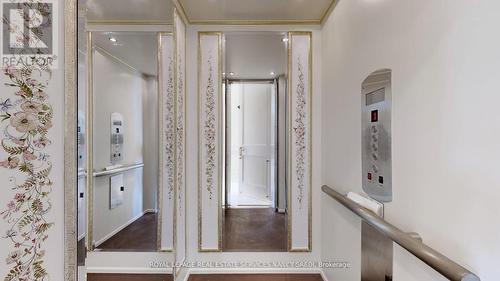 8 High Point Road, Toronto, ON - Indoor