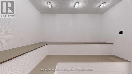 8 High Point Road, Toronto, ON - Indoor Photo Showing Other Room