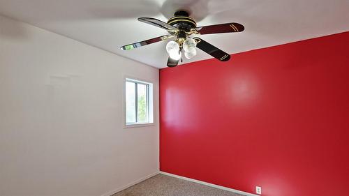 304 5Th Avenue, Cranbrook, BC - Indoor Photo Showing Other Room