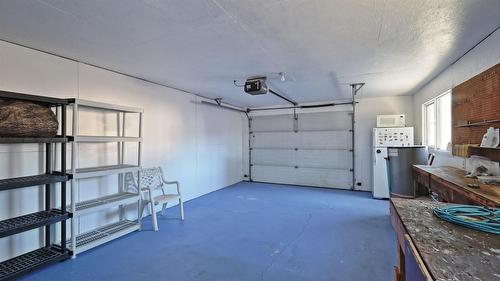 304 5Th Avenue, Cranbrook, BC - Indoor Photo Showing Garage