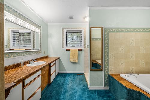 357 3A Street, Cranbrook, BC - Indoor Photo Showing Bathroom