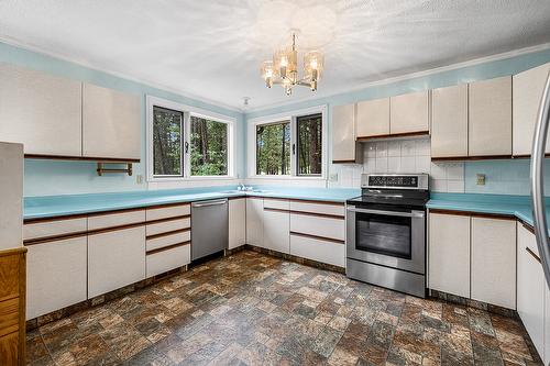 357 3A Street, Cranbrook, BC - Indoor Photo Showing Kitchen