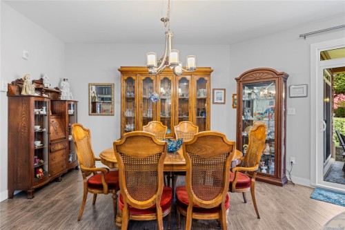#100-439 College Rd, Qualicum Beach, BC - Indoor Photo Showing Dining Room