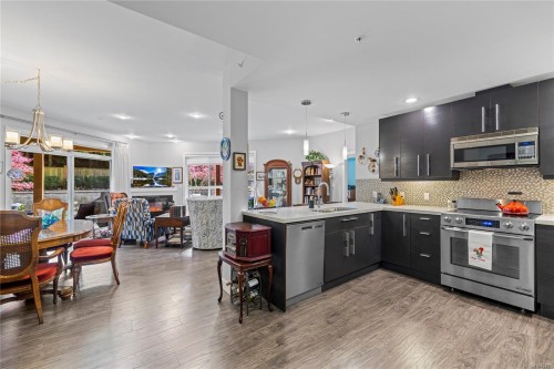 #100-439 College Rd, Qualicum Beach, BC - Indoor Photo Showing Kitchen With Upgraded Kitchen