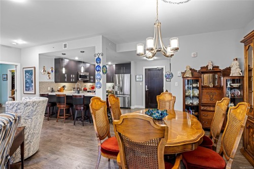 #100-439 College Rd, Qualicum Beach, BC - Indoor Photo Showing Dining Room