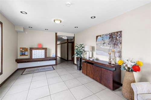 #100-439 College Rd, Qualicum Beach, BC - Indoor Photo Showing Other Room