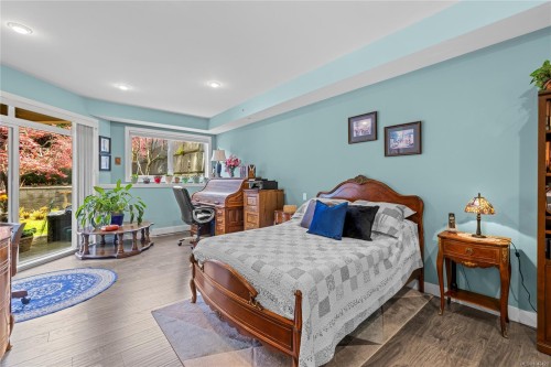 #100-439 College Rd, Qualicum Beach, BC - Indoor Photo Showing Bedroom
