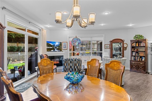 #100-439 College Rd, Qualicum Beach, BC - Indoor Photo Showing Dining Room