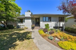 2134 Neil St Oak Bay, BC V8R 3E4