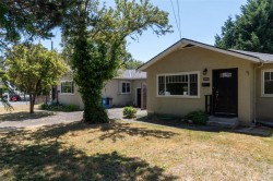 2442/2462 Eastdowne Rd Oak Bay, BC V8R 5P8