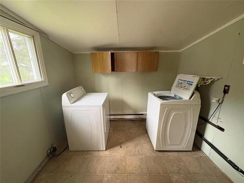 315 Tupper Street E, Killarney, MB - Indoor Photo Showing Laundry Room