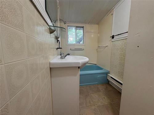 315 Tupper Street E, Killarney, MB - Indoor Photo Showing Bathroom