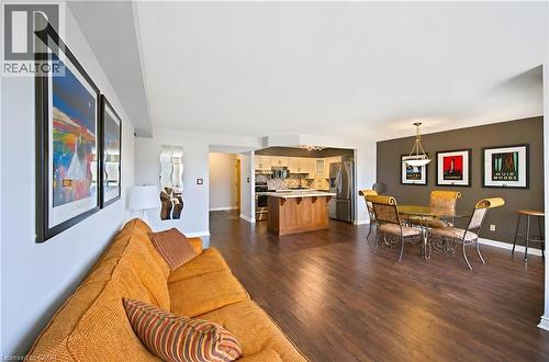 688 Preston Parkway Unit# 401, Cambridge, ON - Indoor Photo Showing Living Room