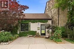 196 RAY Street N  Hamilton, ON L8R 2Y2