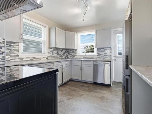 56 Hazelhurst Street, Dartmouth, NS - Indoor Photo Showing Kitchen With Upgraded Kitchen