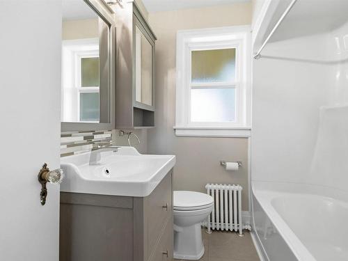56 Hazelhurst Street, Dartmouth, NS - Indoor Photo Showing Bathroom