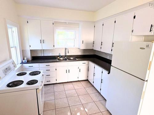 1170 Prince Street, Truro, NS - Indoor Photo Showing Kitchen With Double Sink