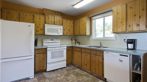 1389 Lund Road, Kelowna, BC - Indoor Photo Showing Kitchen With Double Sink