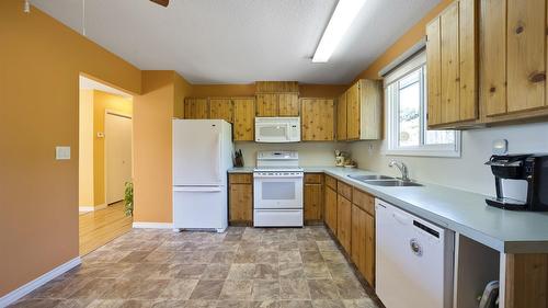 1389 Lund Road, Kelowna, BC - Indoor Photo Showing Kitchen With Double Sink