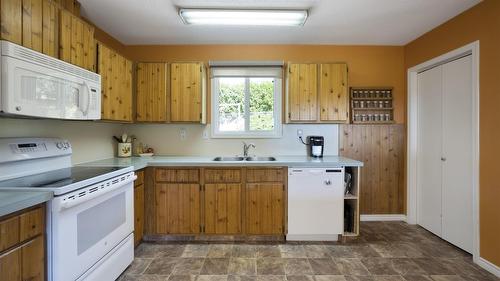 1389 Lund Road, Kelowna, BC - Indoor Photo Showing Kitchen With Double Sink
