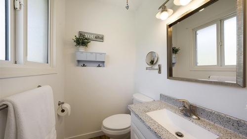 1389 Lund Road, Kelowna, BC - Indoor Photo Showing Bathroom