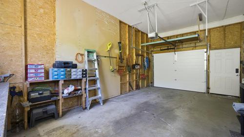 1389 Lund Road, Kelowna, BC - Indoor Photo Showing Garage