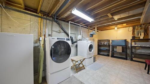 1389 Lund Road, Kelowna, BC - Indoor Photo Showing Laundry Room