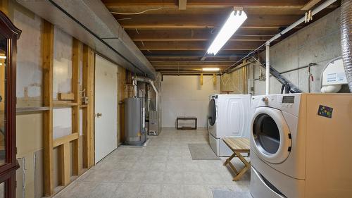 1389 Lund Road, Kelowna, BC - Indoor Photo Showing Laundry Room