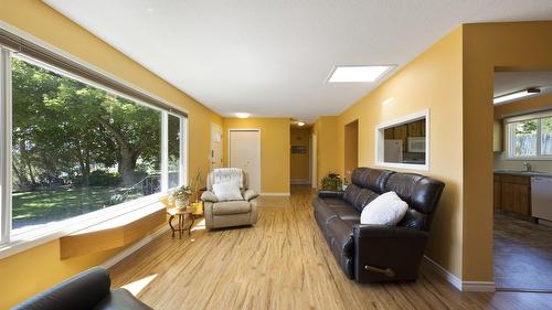 1389 Lund Road, Kelowna, BC - Indoor Photo Showing Living Room