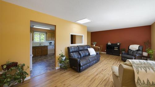 1389 Lund Road, Kelowna, BC - Indoor Photo Showing Living Room