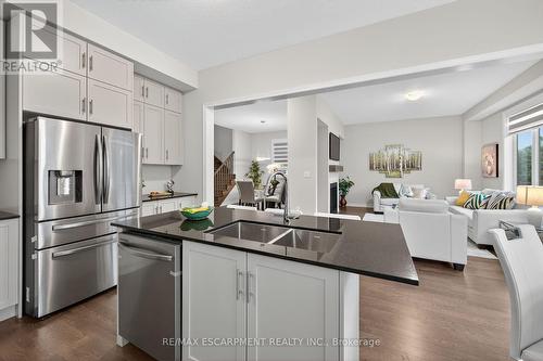 67 Starfire Crescent, Hamilton, ON - Indoor Photo Showing Kitchen With Double Sink With Upgraded Kitchen