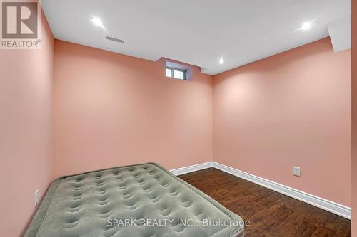 4 Cutts Crescent, Hamilton, ON - Indoor