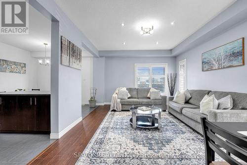 4 Cutts Crescent, Hamilton, ON - Indoor Photo Showing Living Room