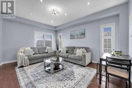 4 Cutts Crescent, Hamilton, ON - Indoor Photo Showing Living Room