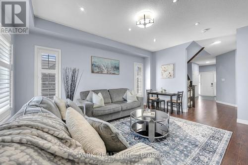 4 Cutts Crescent, Hamilton, ON - Indoor Photo Showing Living Room
