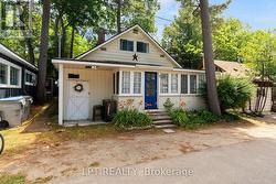 30 WOODWARD AVENUE Lambton Shores (Grand Bend), ON N0M 1T0
